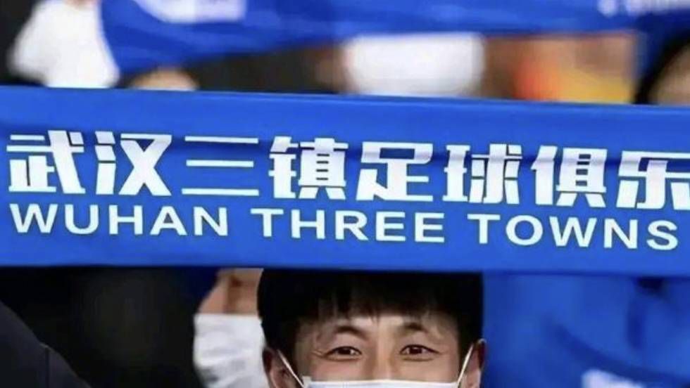 臣服学生胯下的丝袜老师